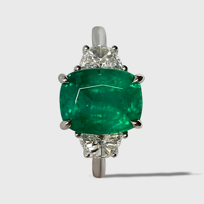 Stunning IGI 4.2 Ctw Zambian Emerald & E VVS Diamond 18k White Gold Ring Cushion Half Moon Three Stone Elongated Natural Simple