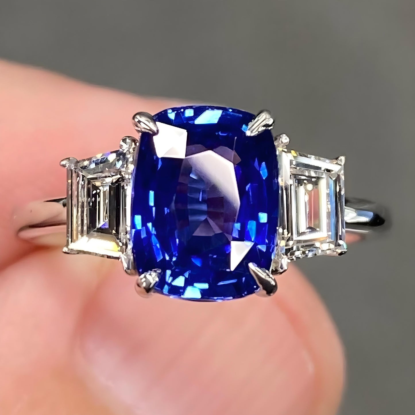 Exceptional IGI Certified 3.2 Ctw Vivid Blue Ceylon Sapphire & VVS Diamond 18K White Gold Ring Engagement Ring