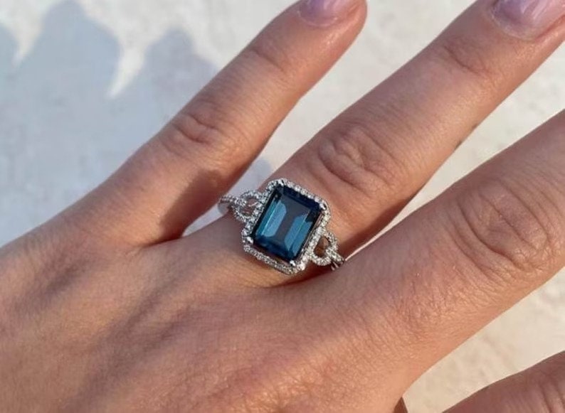 Māy Teal Sapphire Sterling Silver Ring