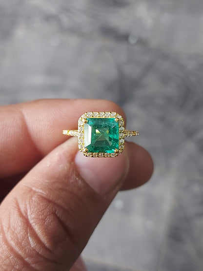 IGI Certified Gemstone Square cut Emerald engagement ring in 18k Yellow Gold Ring Colombia Emerald Gift For Love