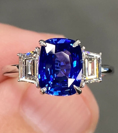 Exceptional IGI 3.2 Ctw Vivid Blue Ceylon Sapphire & VVS Diamond 18K White Gold Ring