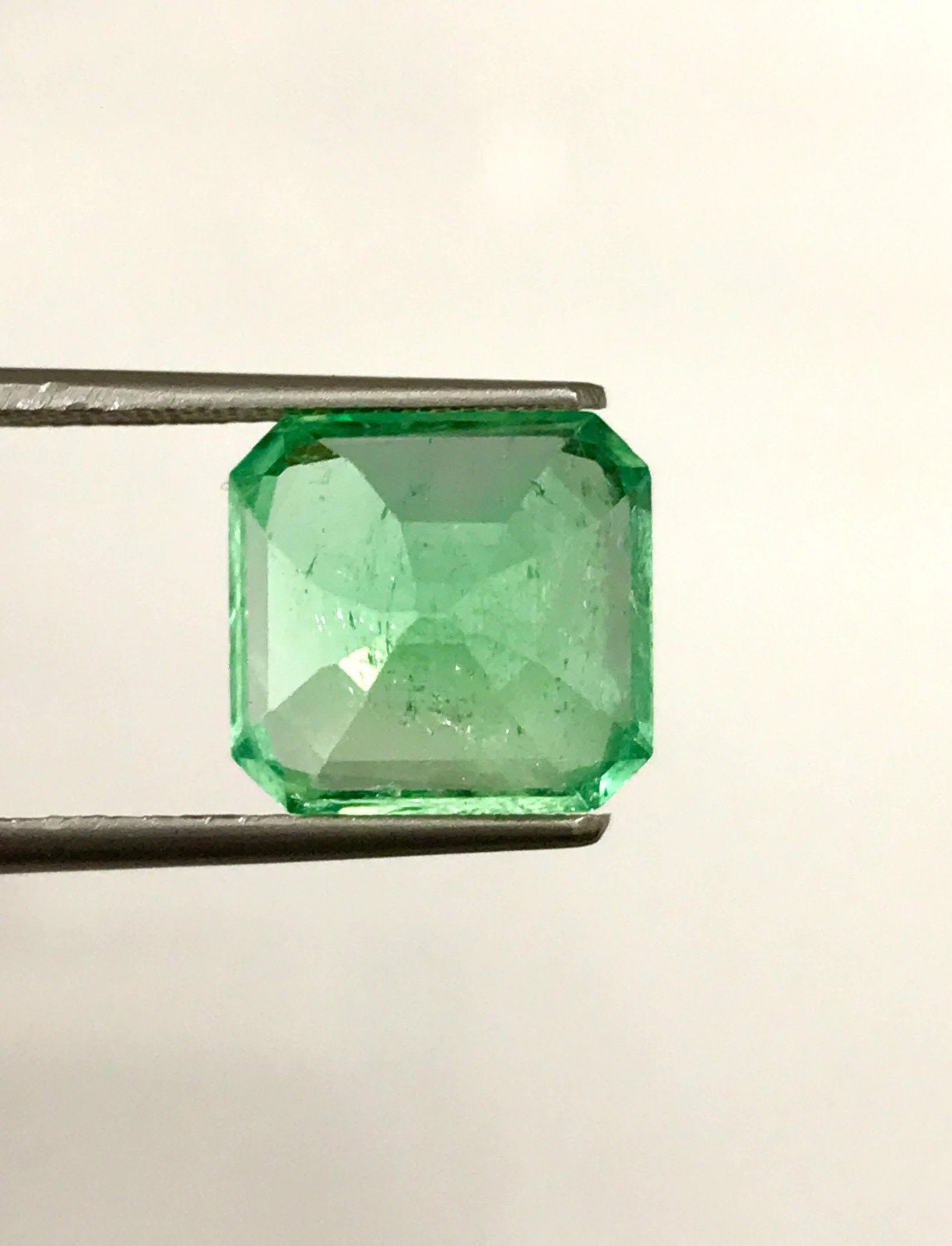 IGI Certified COLOMBIAN EMERALD 7.25 Carats Rich Parrot Green Color Sparky Luster Fine Quality Natural Colombian Emerald Genuine Emerald