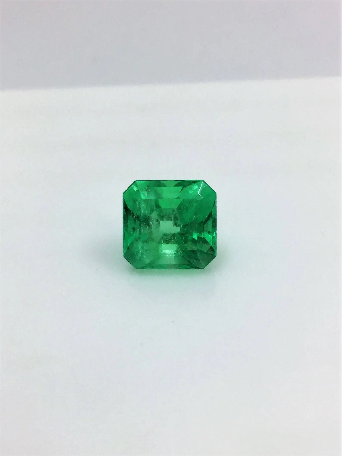 IGI Certified COLOMBIAN EMERALD 7.25 Carats Rich Parrot Green Color Sparky Luster Fine Quality Natural Colombian Emerald Genuine Emerald