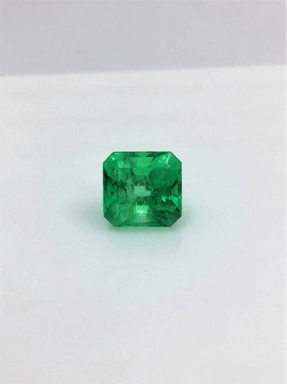 IGI Certified COLOMBIAN EMERALD 7.25 Carats Rich Parrot Green Color Sparky Luster Fine Quality Natural Colombian Emerald Genuine Emerald