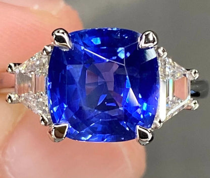 Gorgeous IGI 6.1 Ctw Cornflower Blue Ceylon Sapphire & VVS Diamond Ring Engagement Cocktail Three Stone Statement Cushion 18k White Gold Rin