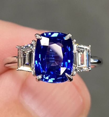 Exceptional IGI 3.2 Ctw Vivid Blue Ceylon Sapphire & VVS Diamond 18K White Gold Ring