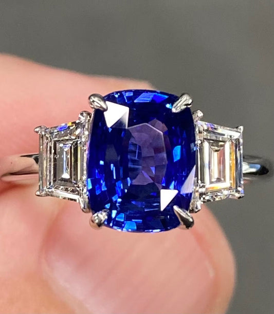 Exceptional IGI 3.2 Ctw Vivid Blue Ceylon Sapphire & VVS Diamond 18K White Gold Ring