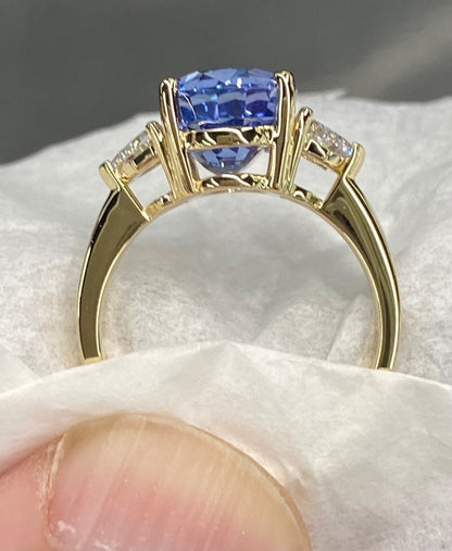 Stunning IGI Certified 6 Ctw Ceylon Sapphire & VVS Diamond Ring in 18k Yellow Gold Natural Three Stone Blue Cornflower Ring