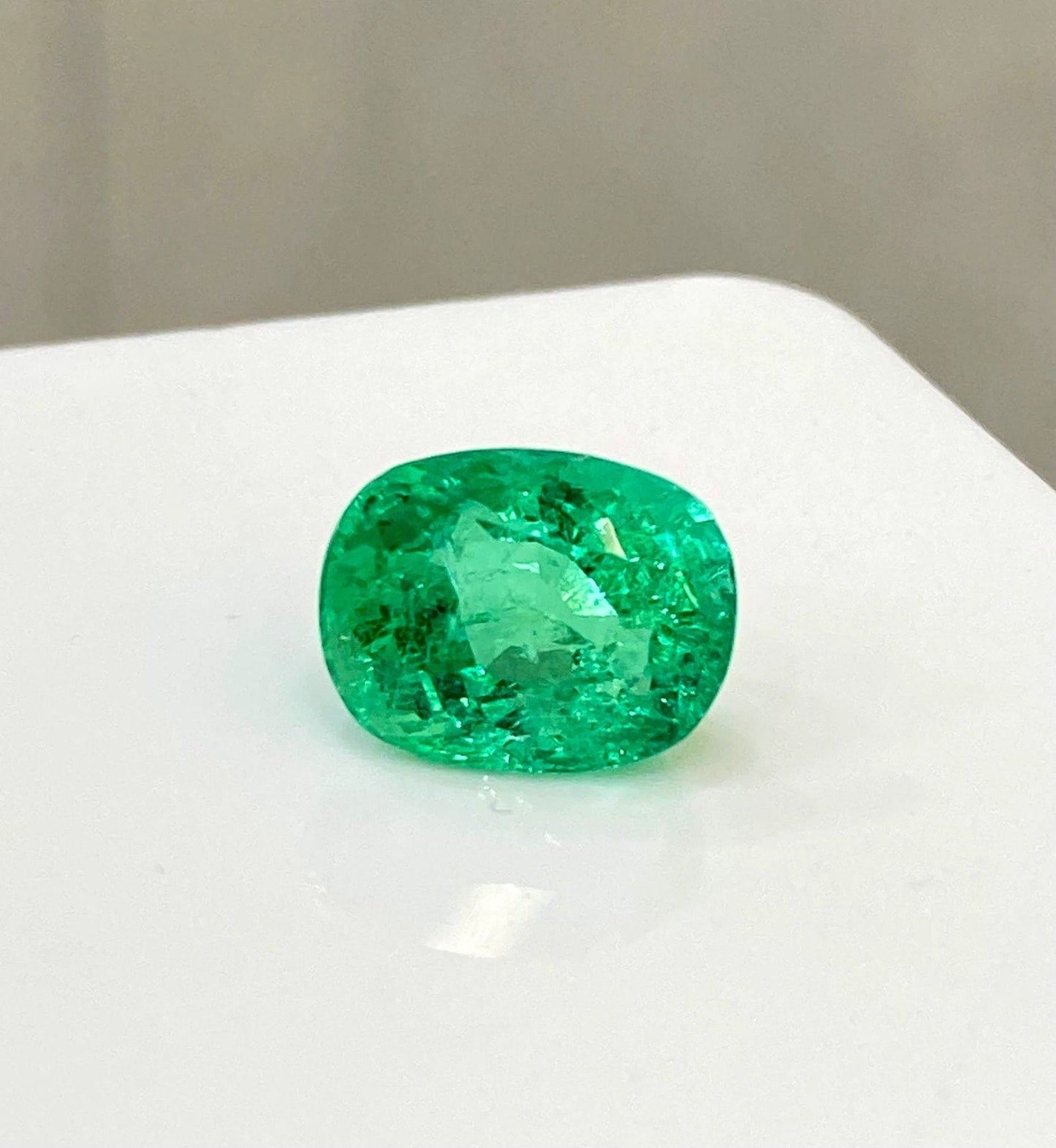 IGI Certified Neon Green 4.8 Ctw Natural Emerald from Afghanistan, Amazing rare bright color, oval shape gemstone, Panjshir Emerald