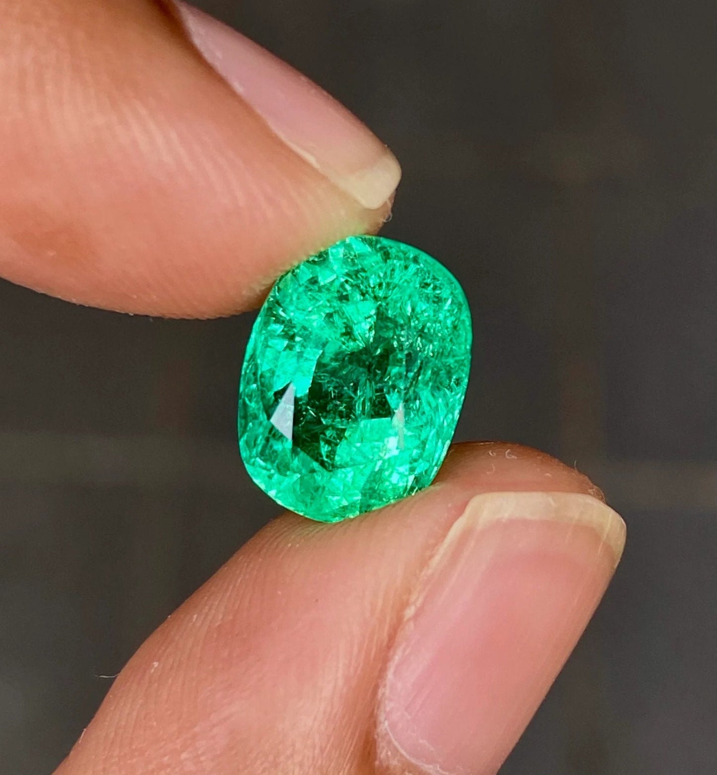 IGI Certified Neon Green 4.8 Ctw Natural Emerald from Afghanistan, Amazing rare bright color, oval shape gemstone, Panjshir Emerald