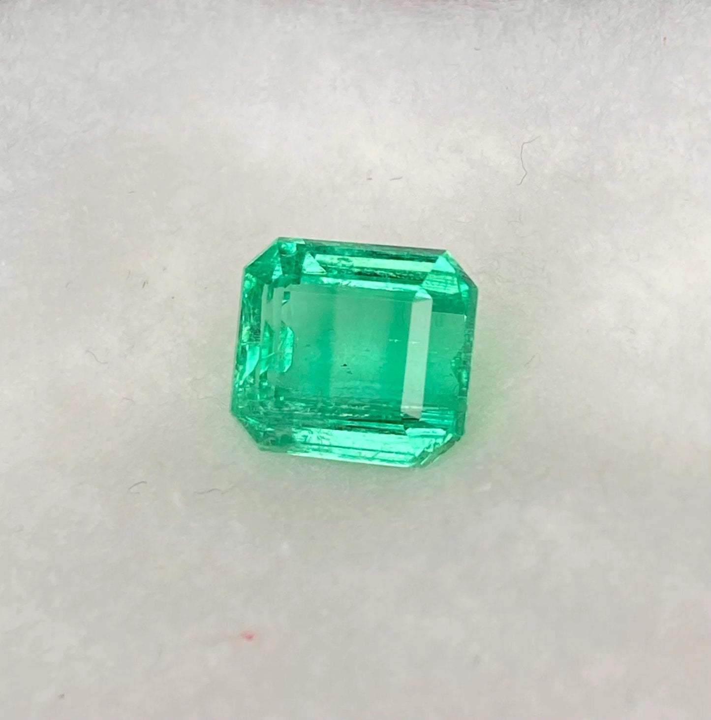 IGI Certified 4.8 CTS! Gorgeous Natural Emerald from Colombia, Rectangle shape, Minty green color, perfect for cocktails ring And Pendant