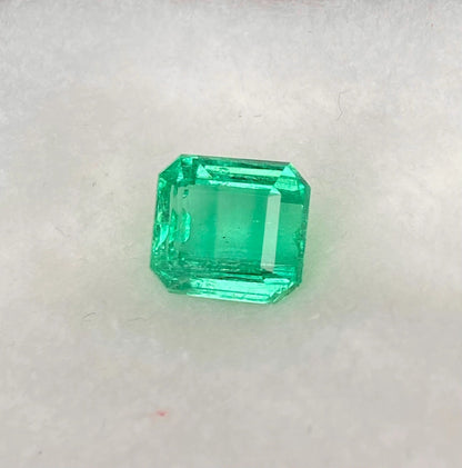 IGI Certified 4.8 CTS! Gorgeous Natural Emerald from Colombia, Rectangle shape, Minty green color, perfect for cocktails ring And Pendant