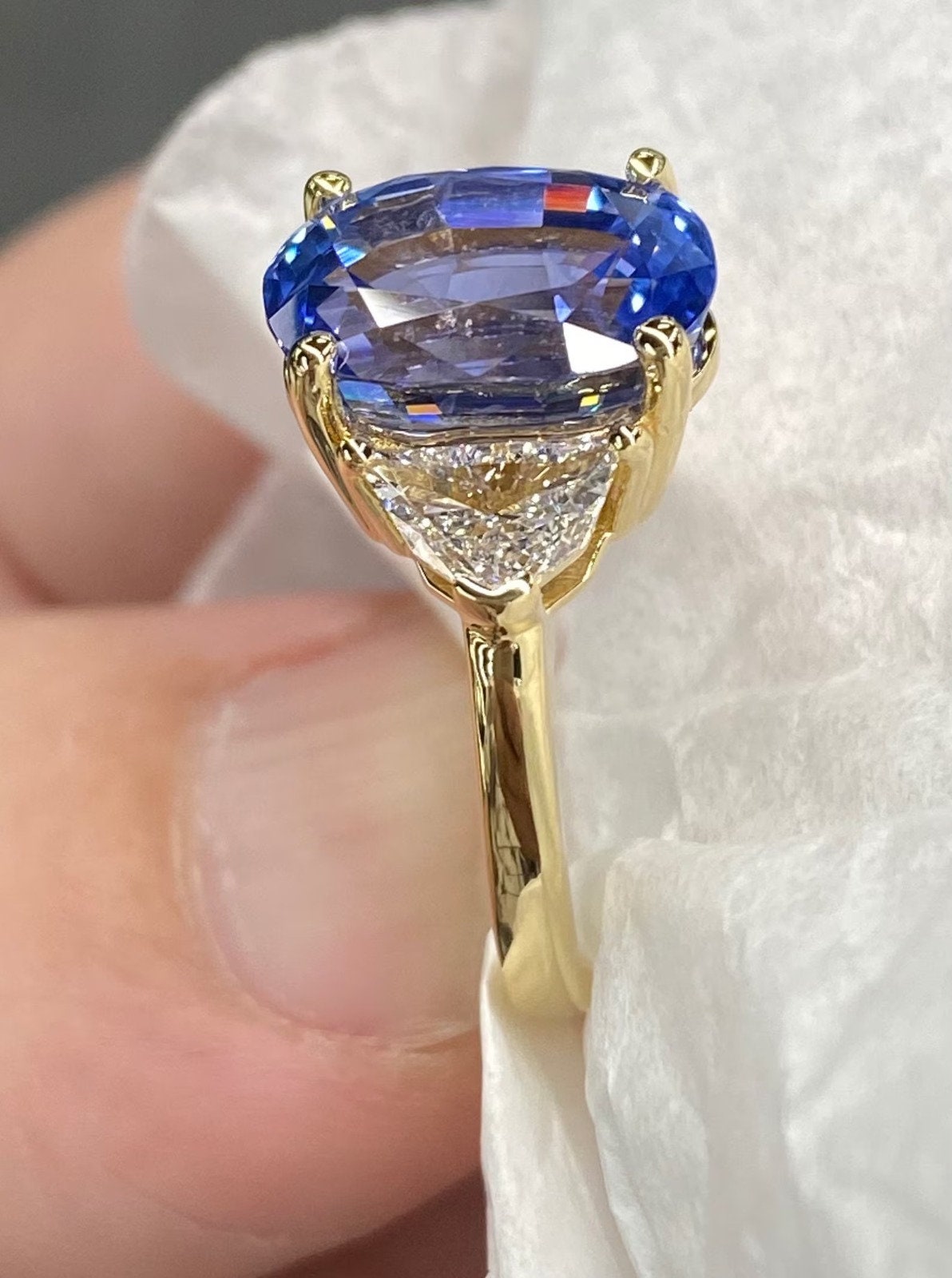 Stunning IGI Certified 6 Ctw Ceylon Sapphire & VVS Diamond Ring in 18k Yellow Gold Natural Three Stone Blue Cornflower Ring