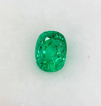 IGI Certified Neon Green 4.8 Ctw Natural Emerald from Afghanistan, Amazing rare bright color, oval shape gemstone, Panjshir Emerald