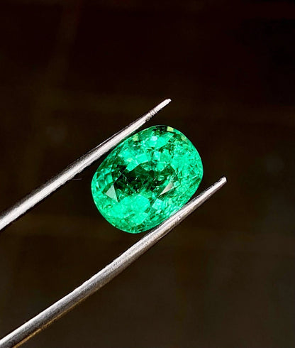 IGI Certified Neon Green 4.8 Ctw Natural Emerald from Afghanistan, Amazing rare bright color, oval shape gemstone, Panjshir Emerald